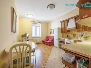 Prodej bytu 2+1, Karlovy Vary, Koptova, 80 m2