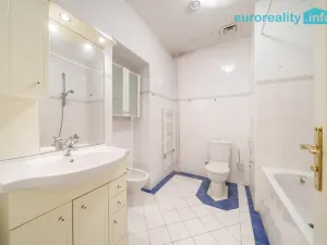 Prodej bytu 2+1, Karlovy Vary, Koptova, 80 m2