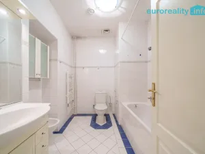 Prodej bytu 2+1, Karlovy Vary, Koptova, 80 m2