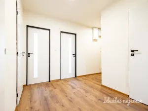 Pronájem bytu 3+1, Praha - Horní Měcholupy, Veronské nám., 68 m2
