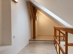Pronájem atypického bytu, Hradec Králové, Smetanovo nábřeží, 65 m2