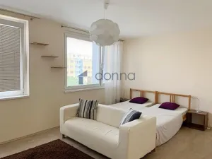 Pronájem bytu 1+kk, Praha, Jarníkova, 33 m2