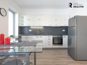 Pronájem bytu 1+kk, Zlín, Lorencova, 42 m2