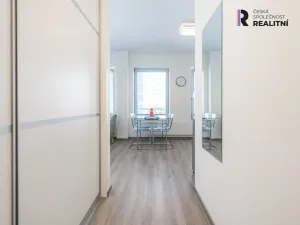 Pronájem bytu 1+kk, Zlín, Lorencova, 42 m2