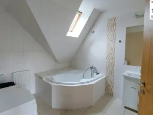 Pronájem bytu 3+1, Cheb - Skalka, Komorní Dvůr, 100 m2