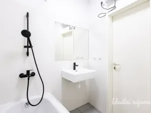 Pronájem bytu 2+kk, Praha - Nusle, Jaromírova, 58 m2