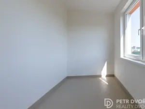Prodej bytu 1+kk, Praha - Hloubětín, Nademlejnská, 38 m2