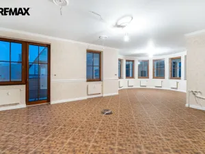 Prodej bytu 6+kk a větší, Karlovy Vary, Svahová, 537 m2