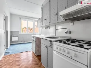 Prodej bytu 2+1, Karlovy Vary - Dvory, Chebská, 62 m2
