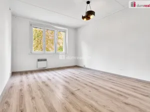 Prodej bytu 2+1, Karlovy Vary - Dvory, Chebská, 62 m2