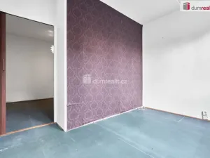 Prodej bytu 2+1, Karlovy Vary - Dvory, Chebská, 62 m2