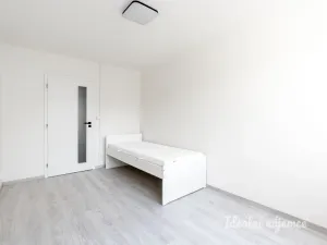 Pronájem bytu 3+1, Praha, Janského, 74 m2