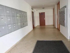 Pronájem bytu 1+kk, Praha - Záběhlice, Mattioliho, 35 m2