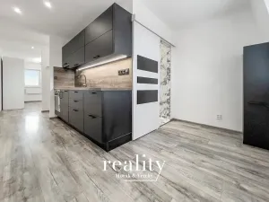 Prodej bytu 2+1, Hevlín, 48 m2