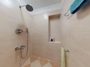 Prodej bytu 2+1, Karlovy Vary, Zámecký vrch, 64 m2