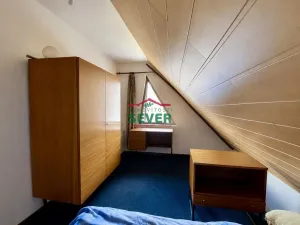 Prodej komerční nemovitosti, Hora Svaté Kateřiny, nám. Pionýrů, 800 m2