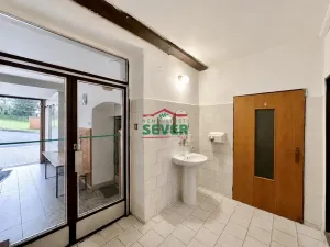 Prodej komerční nemovitosti, Hora Svaté Kateřiny, nám. Pionýrů, 800 m2