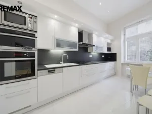 Prodej bytu 3+1, Karlovy Vary, Vřídelní, 104 m2