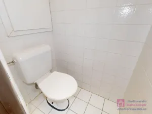 Prodej bytu 1+kk, Břeclav - Poštorná, Nádražní, 32 m2