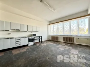 Pronájem kanceláře, Brno - Židenice, Juliánovské náměstí, 142 m2