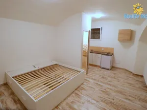Pronájem bytu 1+kk, Praha - Košíře, Plzeňská, 21 m2
