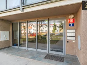 Pronájem bytu 2+kk, Praha - Prosek, Jablonecká, 55 m2