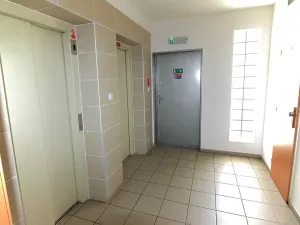 Pronájem bytu 2+kk, Praha - Troja, Hnězdenská, 46 m2
