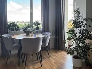 Pronájem bytu 1+kk, Praha, Zvěřinova, 49 m2