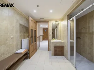 Prodej obchodního prostoru, Karlovy Vary, Jugoslávská, 410 m2