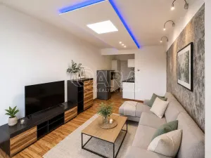 Pronájem bytu 2+kk, Praha - Kobylisy, Frýdlantská, 43 m2