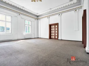 Prodej kanceláře, Nejdek, náměstí Karla IV., 750 m2