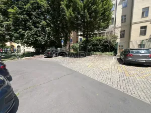 Pronájem garážového stání, Praha - Vinohrady, Šafaříkova, 12 m2
