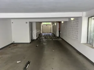Pronájem garážového stání, Praha - Vinohrady, Šafaříkova, 12 m2
