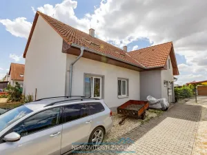 Prodej bytu 3+1, Hevlín, 101 m2