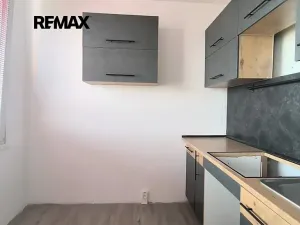 Pronájem bytu 1+1, Praha - Kobylisy, Košťálkova, 33 m2