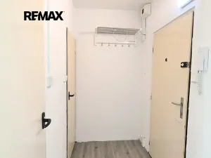 Pronájem bytu 1+1, Praha - Kobylisy, Košťálkova, 33 m2