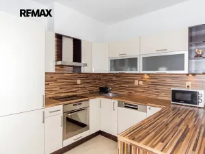 Pronájem bytu 2+kk, Praha - Pitkovice, Pečárková, 52 m2
