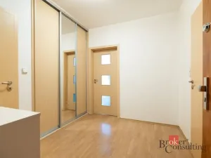 Prodej bytu 2+kk, Praha - Libeň, Nad Okrouhlíkem, 58 m2