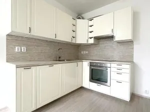 Pronájem bytu 2+kk, Karlovy Vary, Svatošská, 69 m2