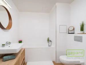 Prodej bytu 2+kk, Praha, Zimova, 55 m2