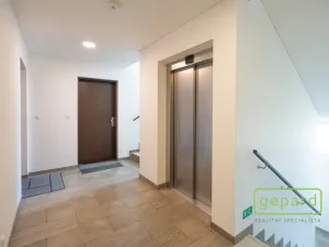 Prodej bytu 2+kk, Praha, Zimova, 63 m2