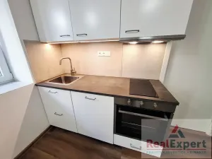 Pronájem bytu 1+kk, Praha - Vinohrady, Máchova, 30 m2