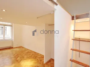 Pronájem bytu 2+1, Praha, Navrátilova, 56 m2