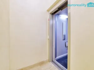 Pronájem obchodního prostoru, Karlovy Vary, Zámecký vrch, 126 m2