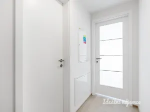 Pronájem bytu 1+kk, Praha - Smíchov, Plzeňská, 29 m2