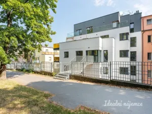 Pronájem bytu 1+kk, Praha - Smíchov, Plzeňská, 29 m2