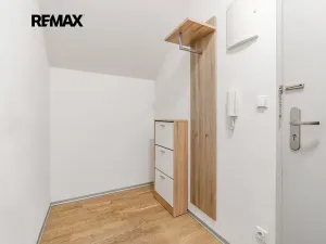 Pronájem bytu 1+kk, Praha - Dejvice, Velvarská, 44 m2