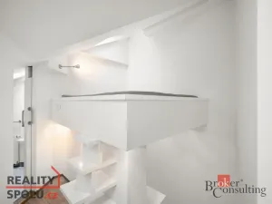 Pronájem bytu 1+kk, Praha - Vršovice, Bulharská, 58 m2