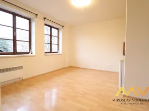 Pronájem bytu 1+kk, Hradec Králové, Dlouhá, 28 m2