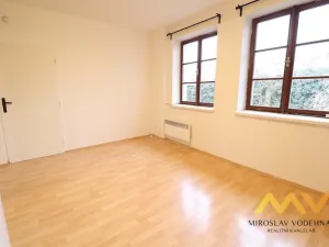 Pronájem bytu 1+kk, Hradec Králové, Dlouhá, 28 m2
